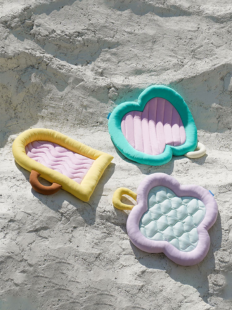 Childlike Cooling Cat Bed