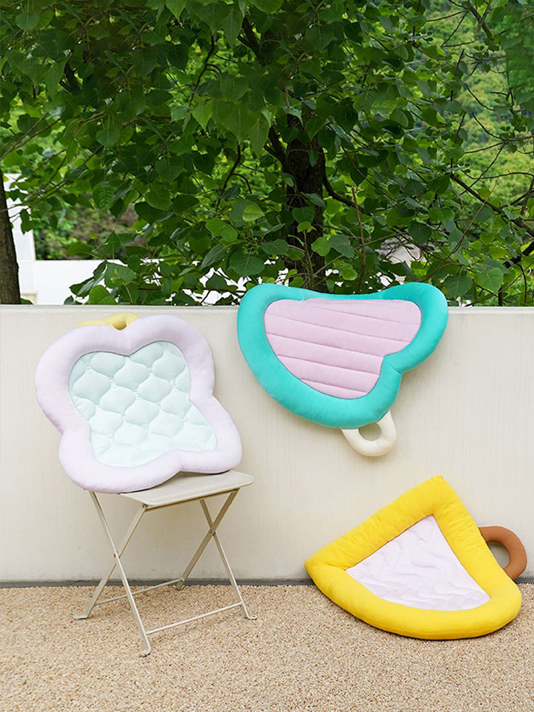 Childlike Cooling Cat Bed