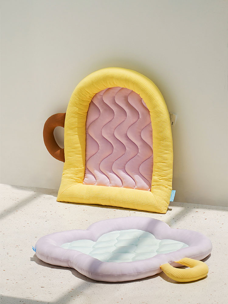 Childlike Cooling Cat Bed