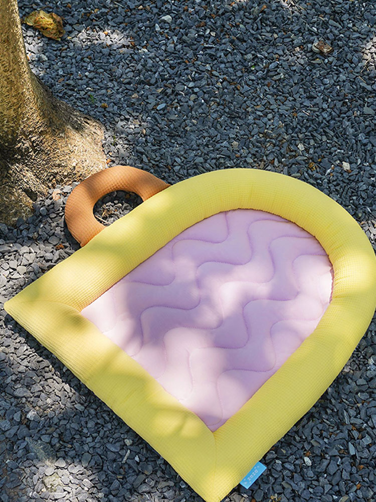 Childlike Cooling Cat Bed