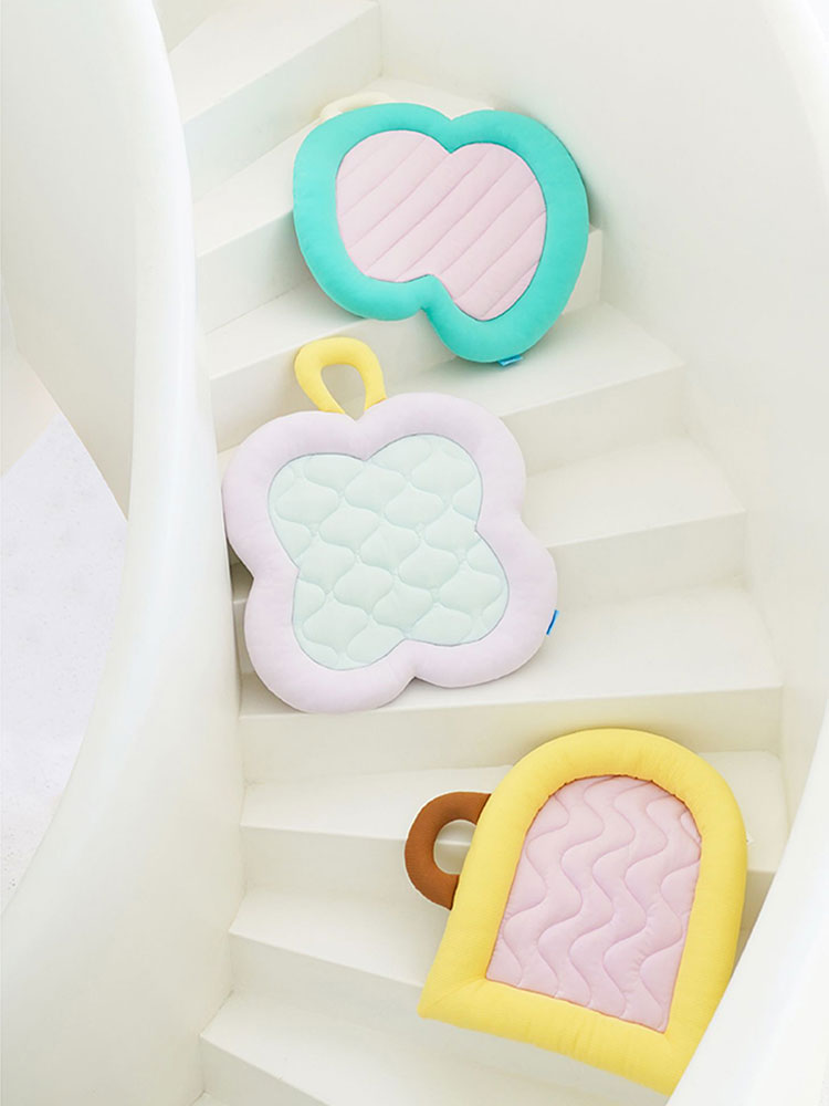 Childlike Cooling Cat Bed