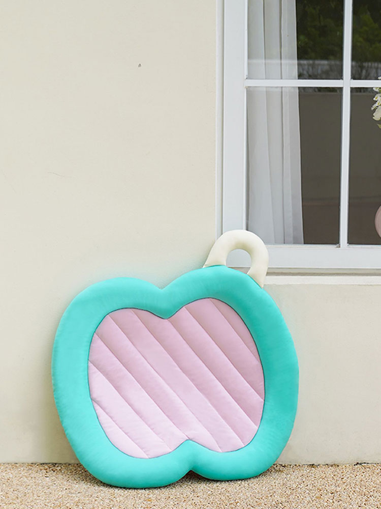 Childlike Cooling Cat Bed