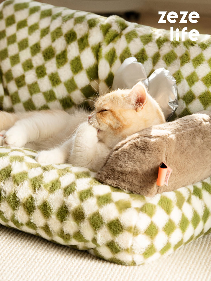 Green Vintage Diamond Cat Couch