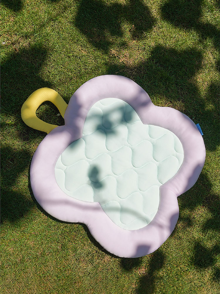 Childlike Cooling Cat Bed