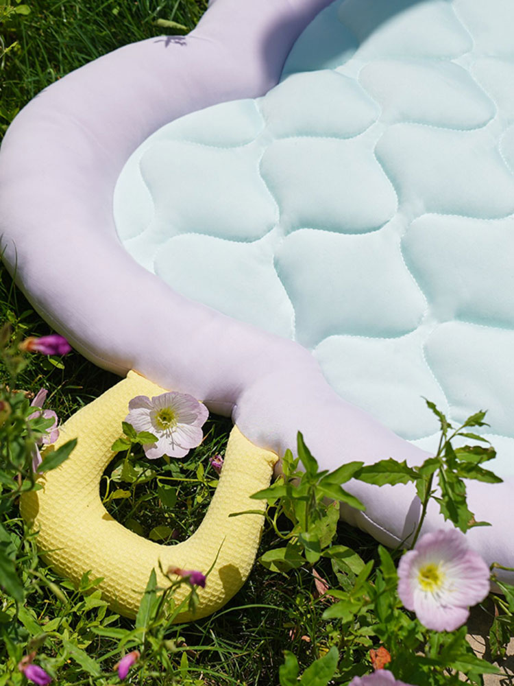 Childlike Cooling Cat Bed