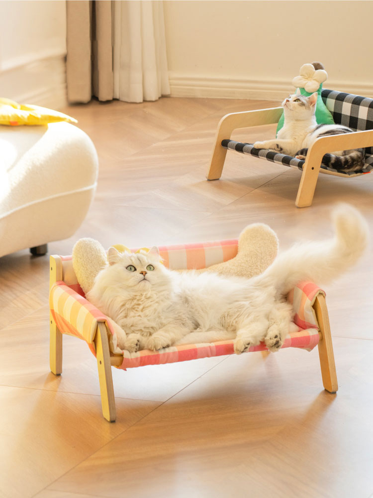 Wooden Checkered Cat Armchair