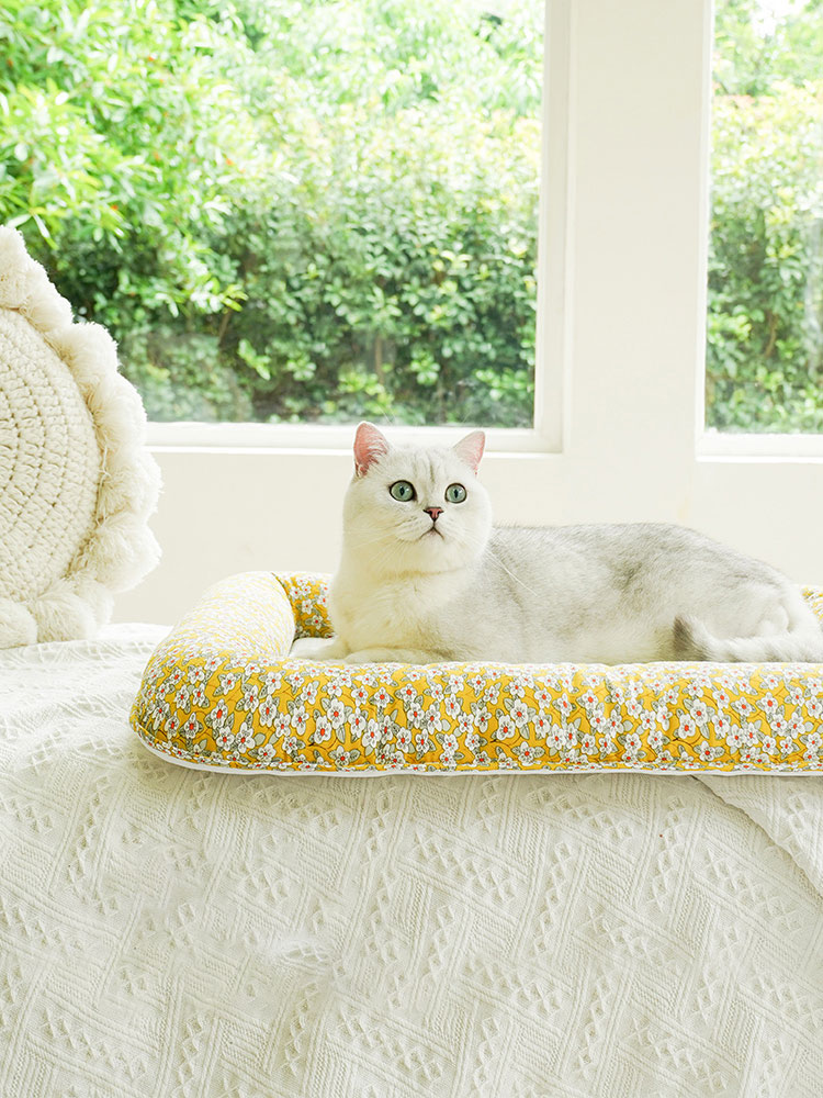 French Floral Rushes Pet Cooling Mat
