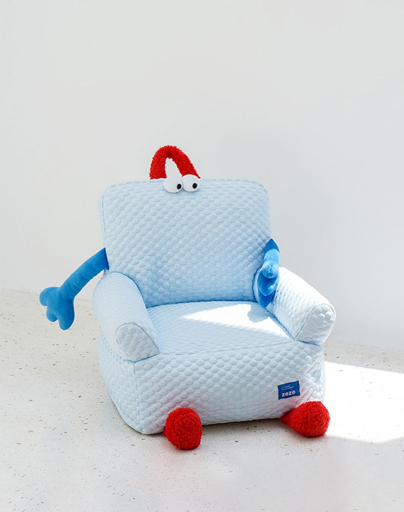 Big-Eyed Blue Hug Cat Couch