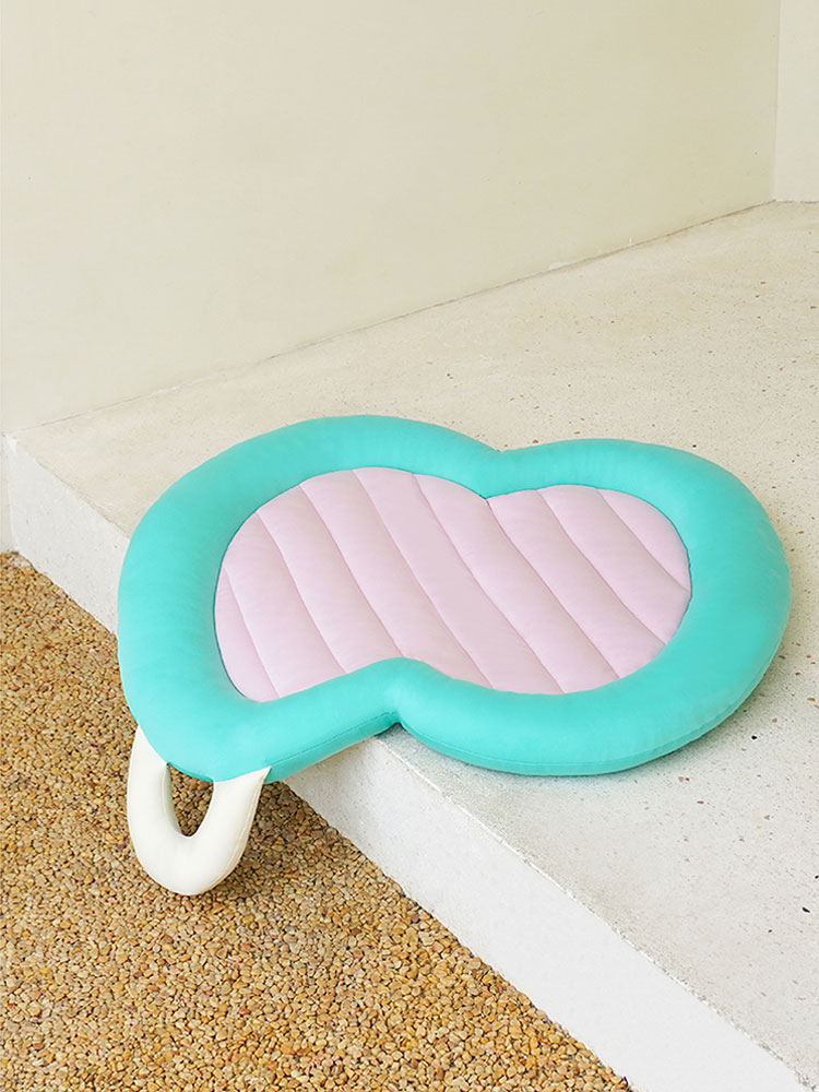 Childlike Cooling Cat Bed