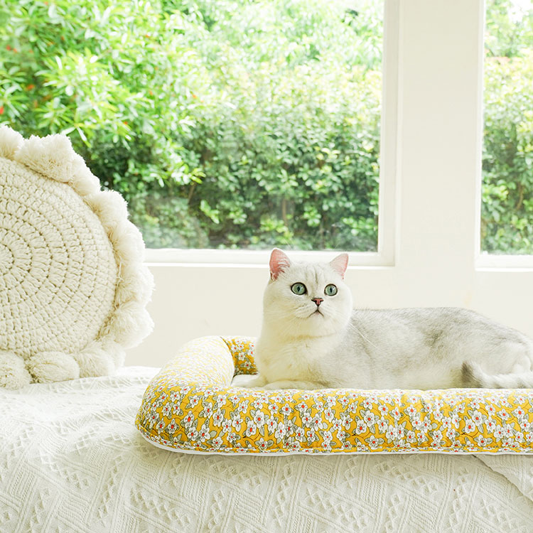 French Floral Rushes Pet Cooling Mat