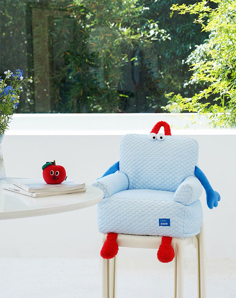 Big-Eyed Blue Hug Cat Couch