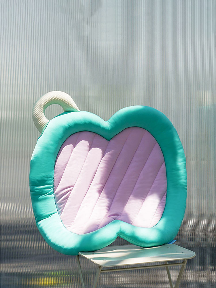 Childlike Cooling Cat Bed