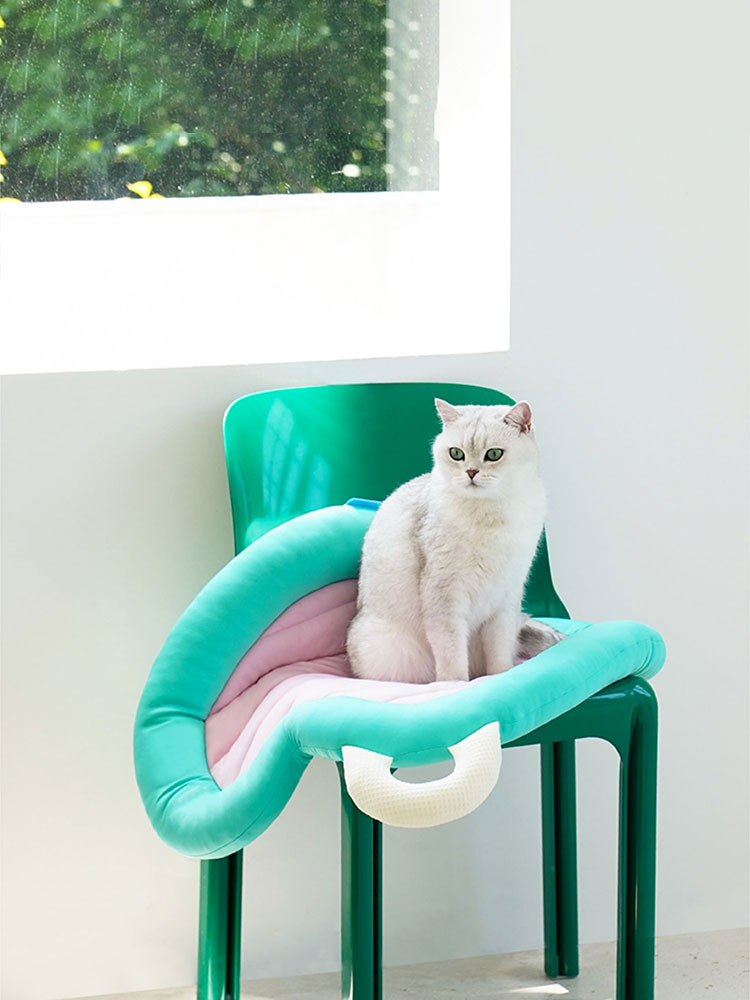 Childlike Cooling Cat Bed